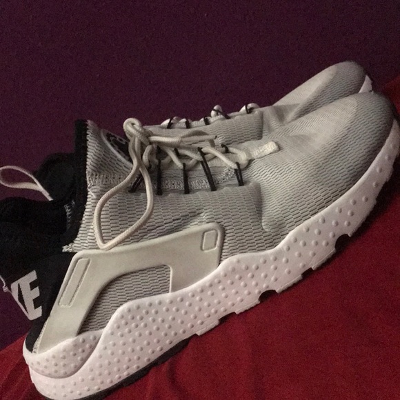 Nike Shoes - Nike Huaraches Nike Shoes - Nike Huaraches